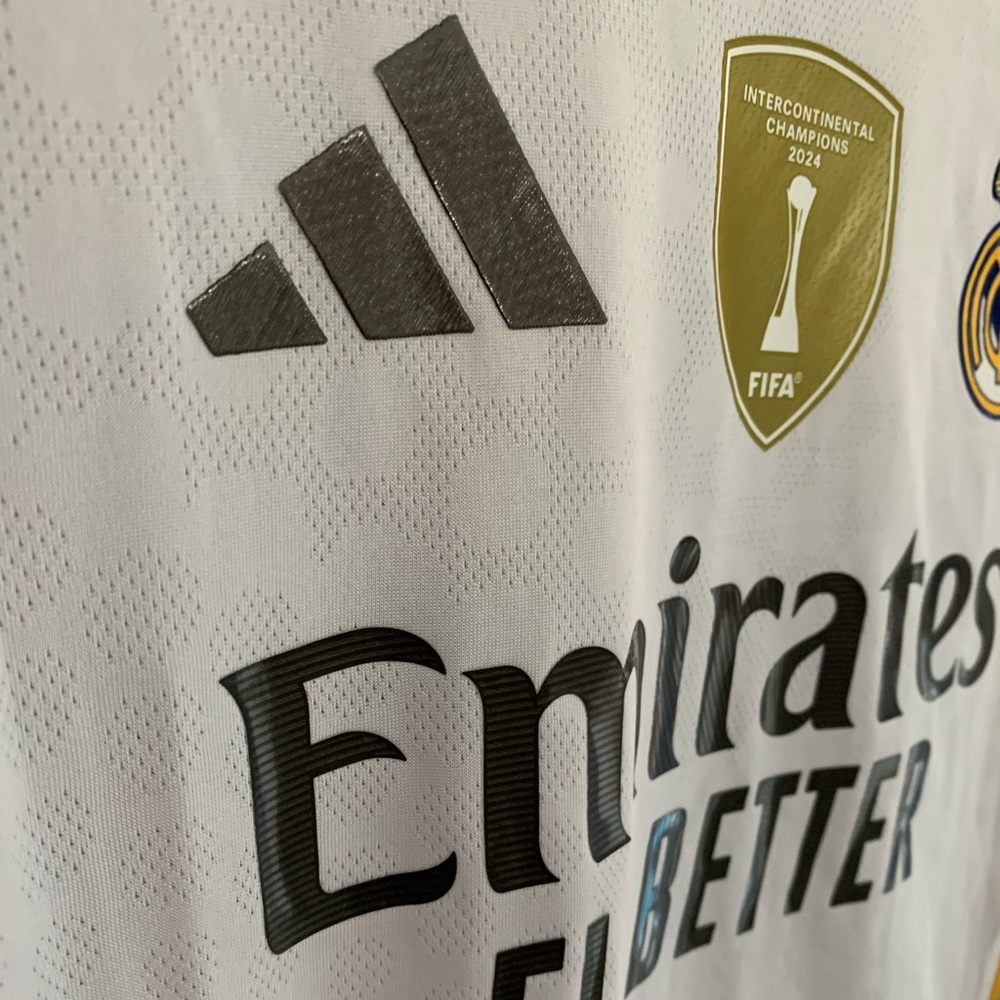 Real Madrid 2025/2026 Jerseys - Picture 4 of 15